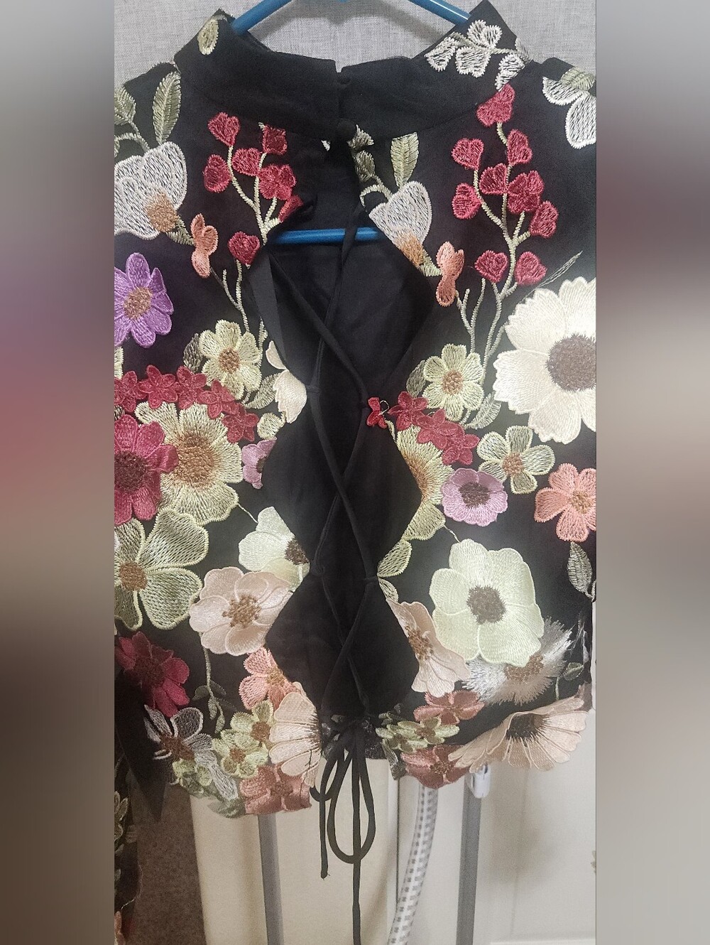 NWT Lulus Fantastic Charisma Black 3D Floral Lace-Up Top Size M - Picture 6 of 10